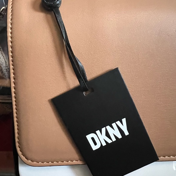 New DKNY Crossbody Bag - Picture 10 of 12